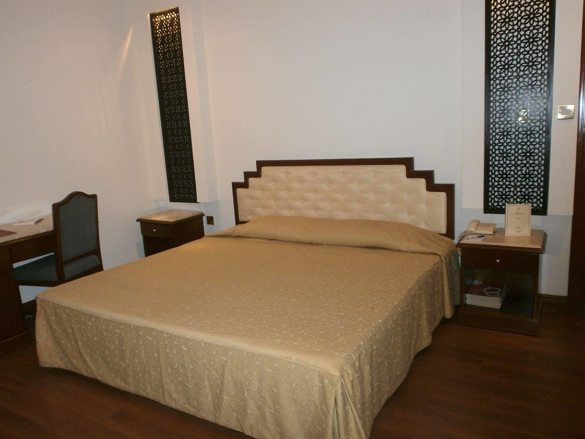 Bahrain Carlton 3*